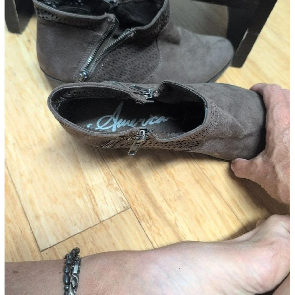 American Rag Abby Cut Out Ankle Booties Dark Brown - Side Zip Low Heel Sz 9.5